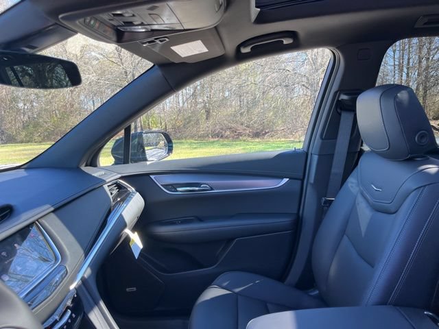 New 2025 Cadillac XT6 Luxury FWD image 18