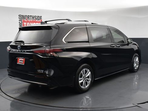 Used 2024 Toyota Sienna Limited AWD/4WD image 4