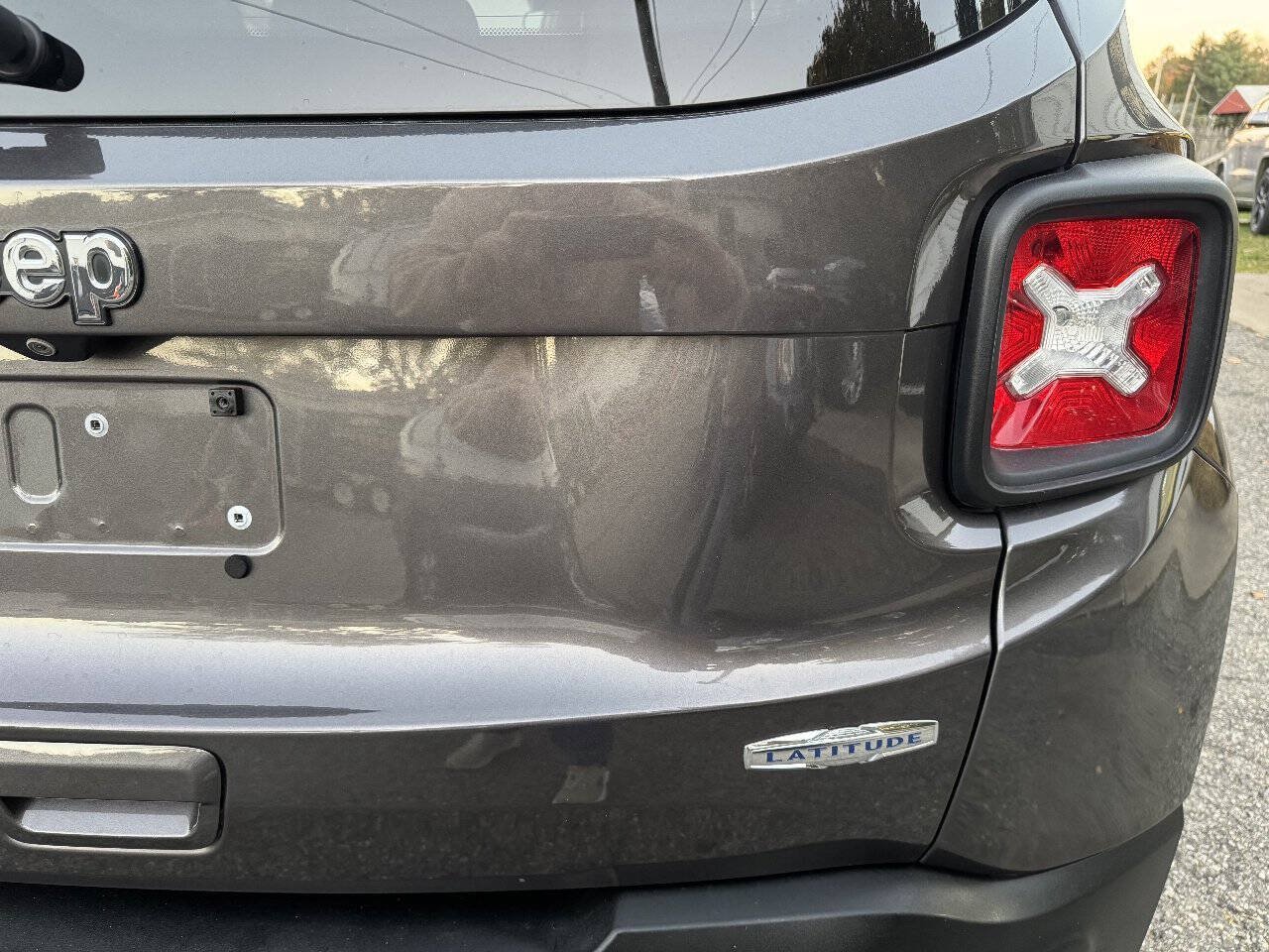 Used 2018 Jeep Renegade Latitude FWD image 7