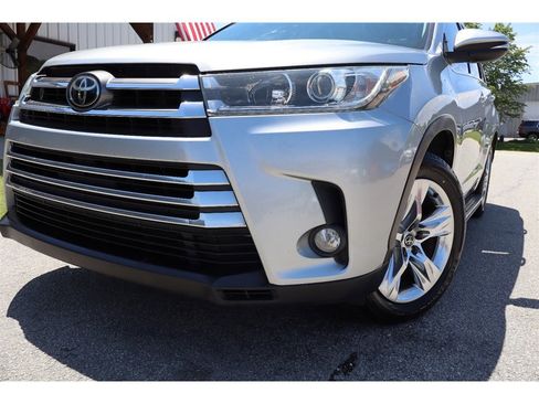 Used 2017 Toyota Highlander FWD V6 image 13
