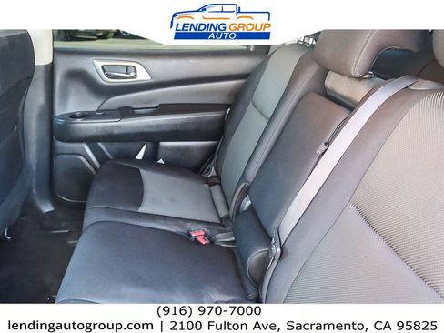 Used 2019 Nissan Pathfinder SV image 16