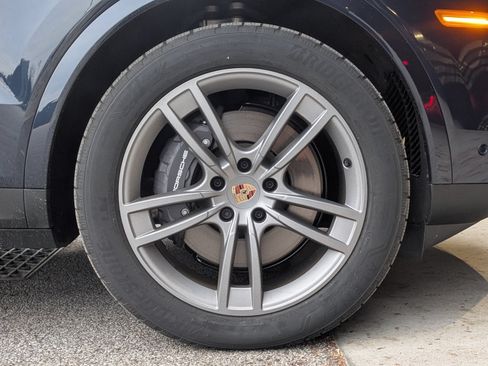 Used 2026 Porsche Cayenne AWD/4WD image 29