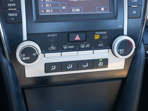 Used 2013 Toyota Camry SE image 23