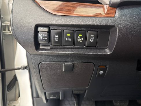 Used 2016 Toyota Sienna Limited AWD/4WD image 12