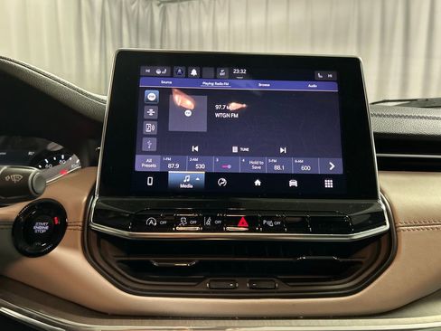 Used 2024 Jeep Compass Limited image 16