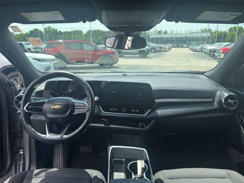 Used 2025 Chevrolet Equinox LT FWD image 27