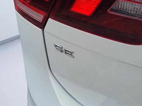 Used 2023 Volkswagen Tiguan SE R-Line FWD image 6