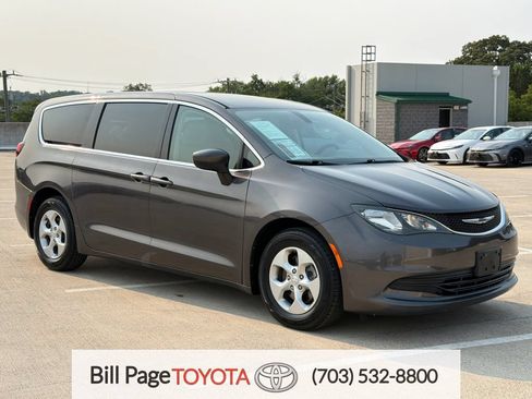 Used 2017 Chrysler Pacifica LX w/ Tire & Wheel Group FWD image 1