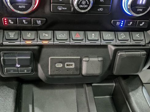 Used 2023 GMC Sierra 3500 Denali w/ Denali Ultimate Package AWD/4WD image 33