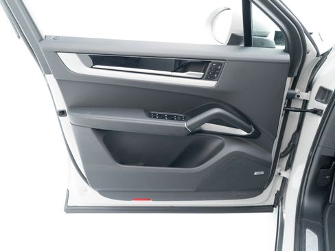 Certified 2025 Porsche Cayenne image 20