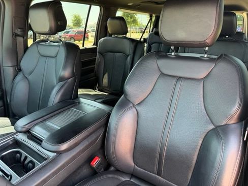 Used 2023 Jeep Wagoneer L Series III w/ Premium Group I AWD/4WD image 13