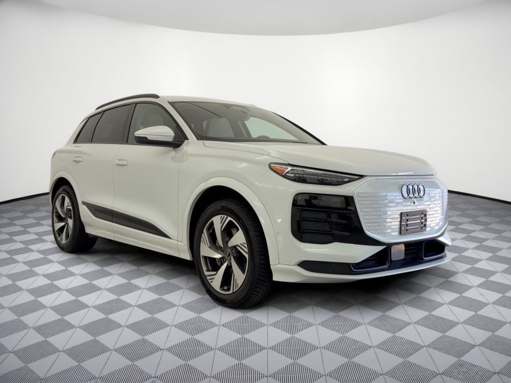 Used 2025 Audi Q6 e-tron Premium Plus w/ Premium Plus AWD/4WD image 7
