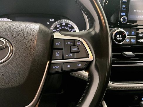 Used 2022 Toyota Highlander XLE image 12
