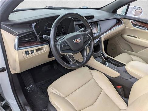 Used 2018 Cadillac XT5 Luxury w/ Driver Awareness Package image 9