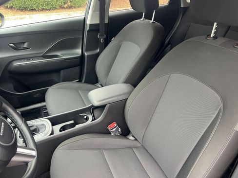 Used 2025 Hyundai Kona SEL image 31