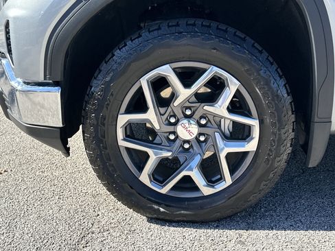 Used 2024 GMC Sierra 1500 SLE image 11