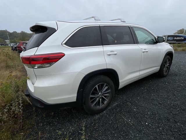 Used 2017 Toyota Highlander XLE AWD/4WD image 5