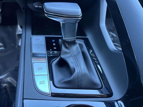 Used 2021 Hyundai Elantra Limited image 26