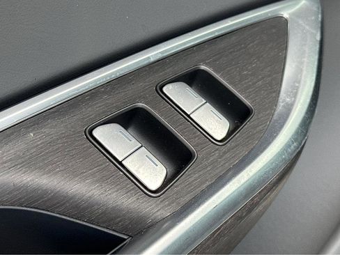Used 2024 Lucid Air Pure RWD image 33