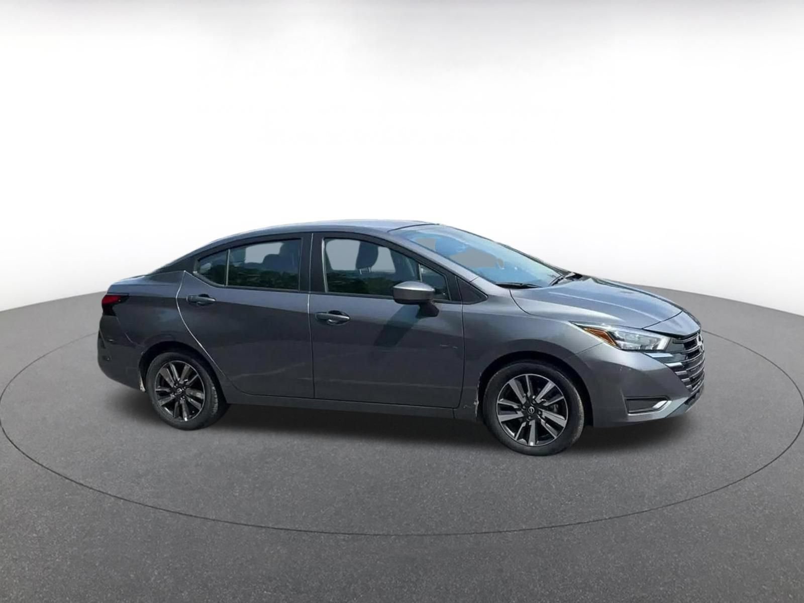 Used 2025 Nissan Versa SV FWD image 2