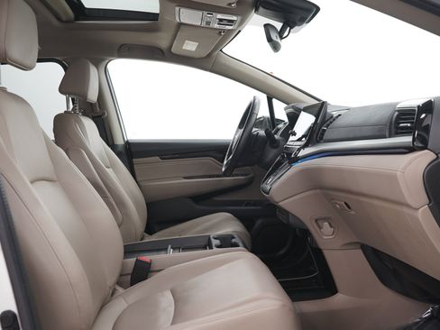 Used 2018 Honda Odyssey Elite image 11