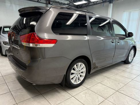 Used 2011 Toyota Sienna Limited image 9