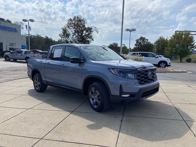 Used 2025 Honda Ridgeline TrailSport image 2