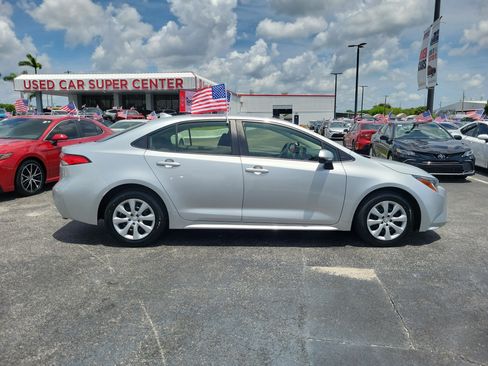 Used 2022 Toyota Corolla LE FWD image 13