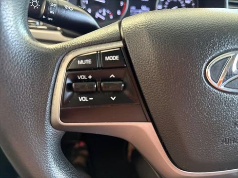 Used 2017 Hyundai Elantra SE FWD image 12