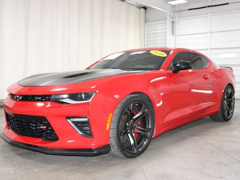 Used 2018 Chevrolet Camaro SS RWD image 4