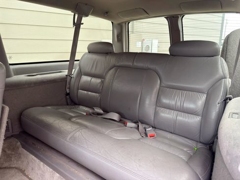 Used 1999 Chevrolet Suburban 4WD w/ Preferred Equipment Group 3 image 15