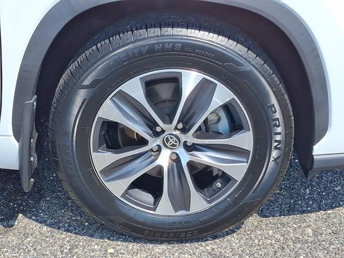 Used 2023 Toyota Highlander XLE AWD/4WD image 25