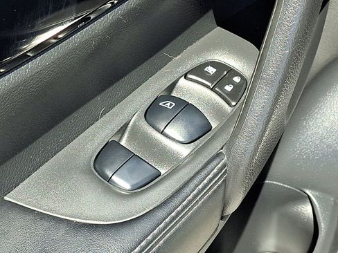 Used 2019 Nissan Rogue Sport SV AWD/4WD image 14