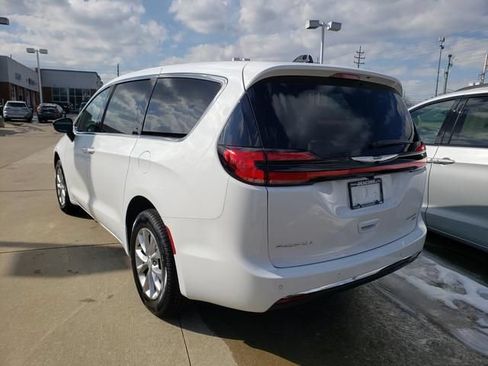 New 2026 Chrysler Pacifica Limited AWD/4WD image 4
