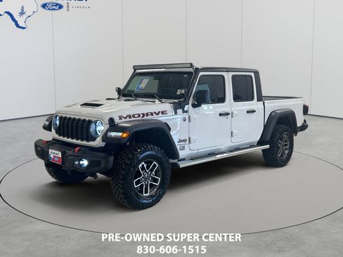 Used 2025 Jeep Gladiator Mojave w/ Convenience Group AWD/4WD image 1
