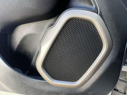 Used 2017 Jeep Renegade Latitude image 21