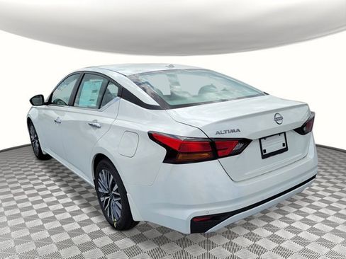 New 2025 Nissan Altima 2.5 SV image 3