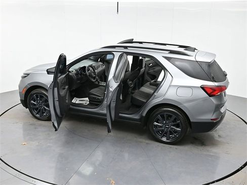 Used 2023 Chevrolet Equinox RS image 43