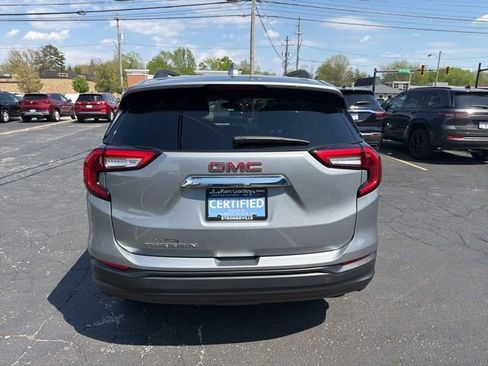 Used 2024 GMC Terrain SLE w/ Driver Convenience Package image 5