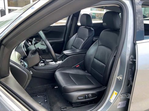Used 2023 Chevrolet Malibu LT w/ Driver Confidence Package FWD image 9