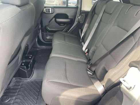 Used 2019 Jeep Wrangler Unlimited Sport S AWD/4WD image 14