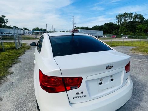 Used 2013 Kia Forte EX w/ Premium Pkg image 8