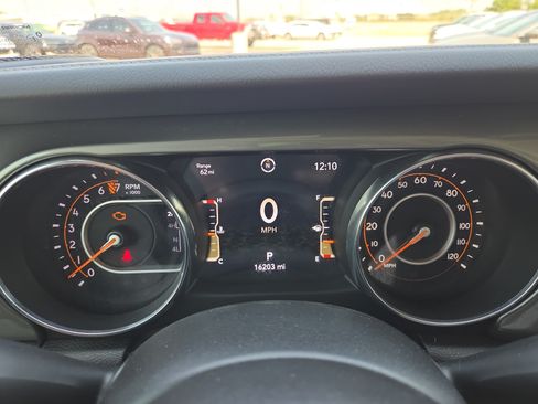 Used 2023 Jeep Gladiator Overland AWD/4WD image 13