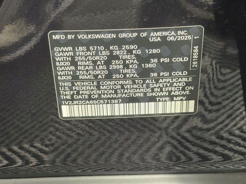 Used 2025 Volkswagen Atlas SE FWD image 12