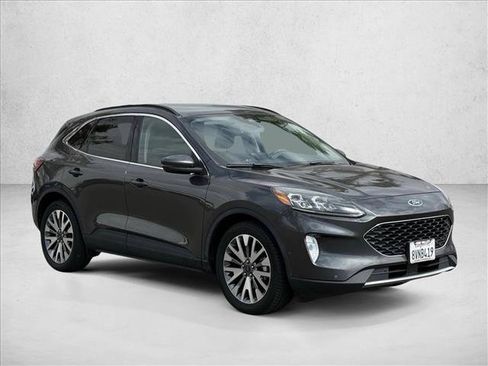 Used 2020 Ford Escape Titanium FWD image 3