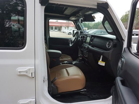 Used 2022 Jeep Wrangler Unlimited Sahara w/ Cold Weather Group image 19