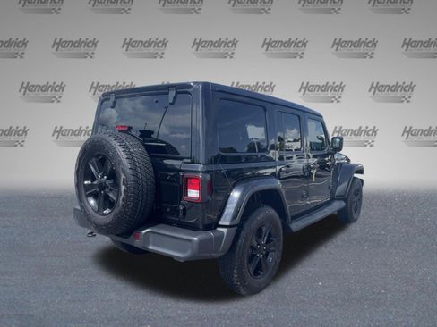 Used 2022 Jeep Wrangler Unlimited Sahara AWD/4WD image 9