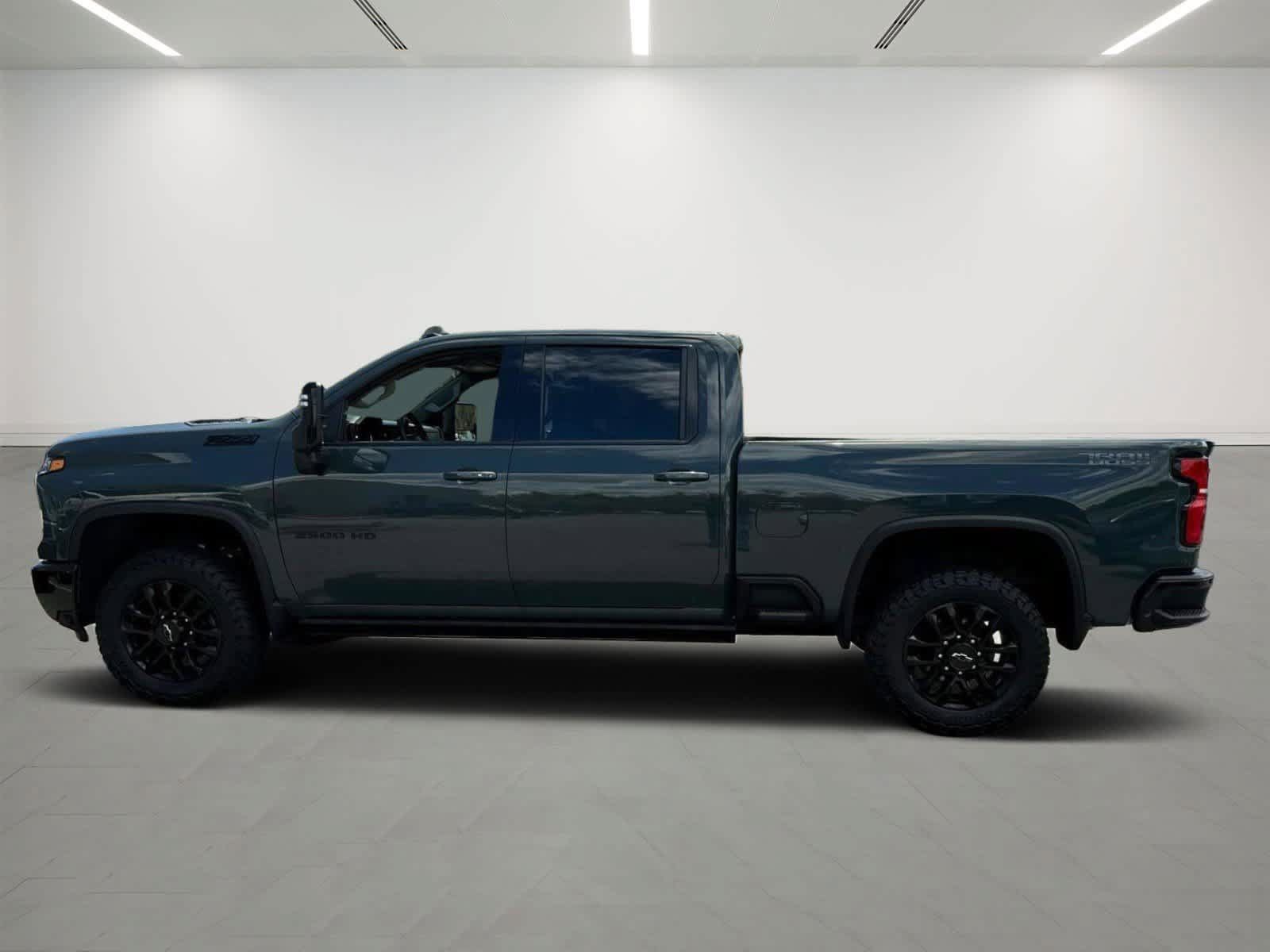 Used 2025 Chevrolet Silverado 2500 LTZ w/ LTZ Plus Package AWD/4WD image 2