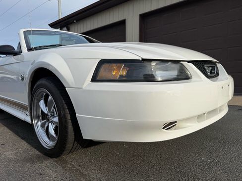 Used 2004 Ford Mustang Deluxe Convertible image 21