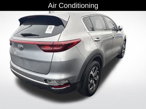 Used 2020 Kia Sportage LX image 2